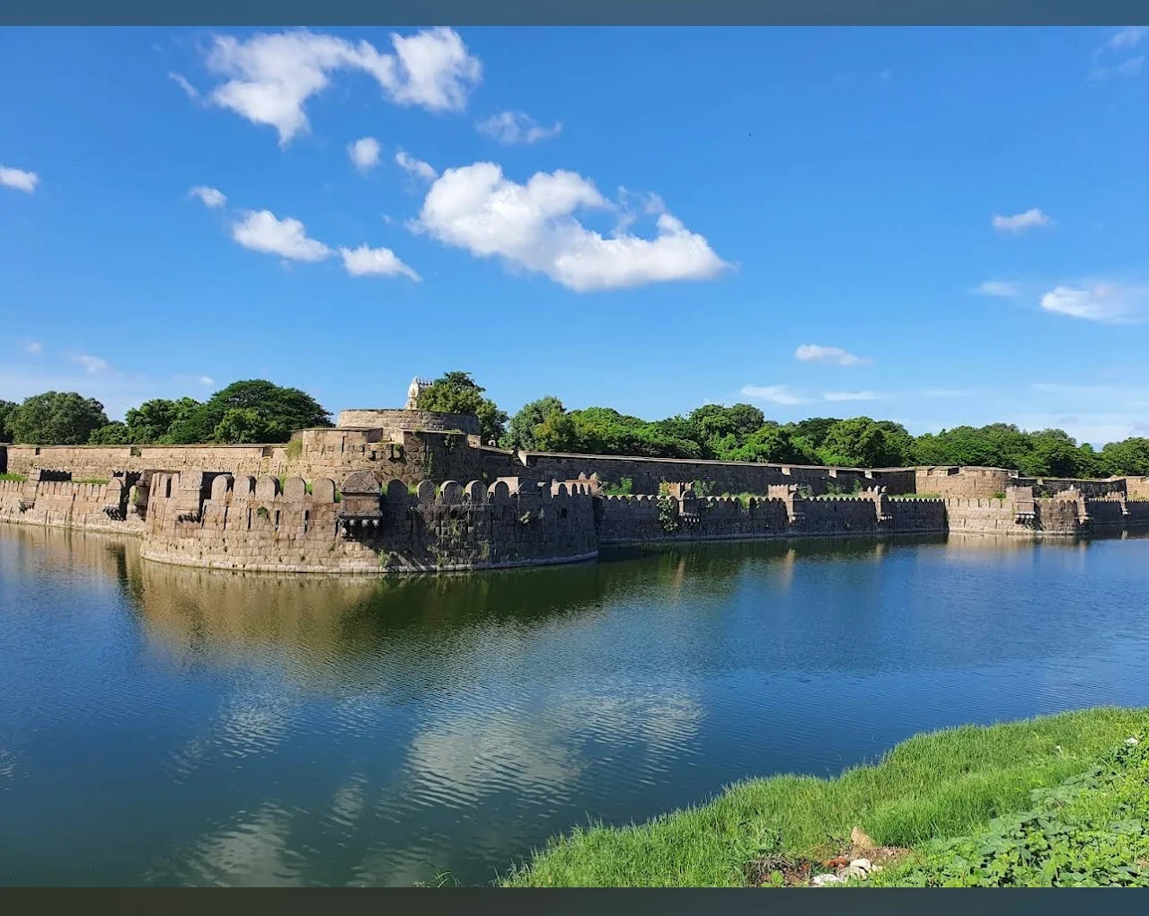 Pondicherry to Vellore Cabs